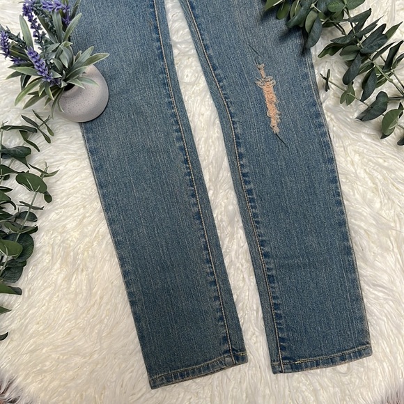 Levi’s - 503 Skinny Jeans - Picture 2 of 14